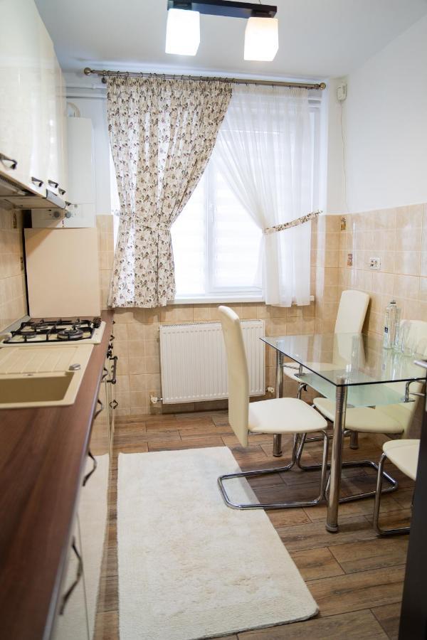 Ultracentral Golden Apartament 2 Suceava Exterior photo